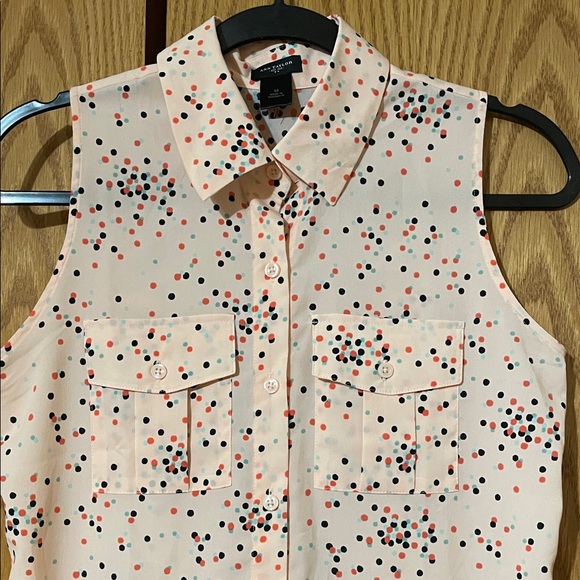 Ann Taylor Sleeveless Button-Down - Picture 4 of 6